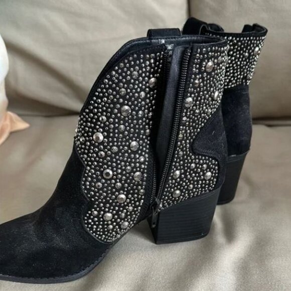 Women's NWOT Black Studded Ankle Western Cowboy Boots by Sugar - size 7-1/2 - Picture 2 of 5